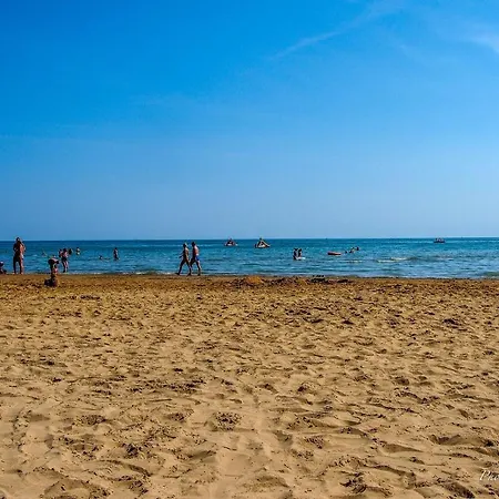 Apartment Beautiful Two Bedroom Facing The Sea - Sea View *
